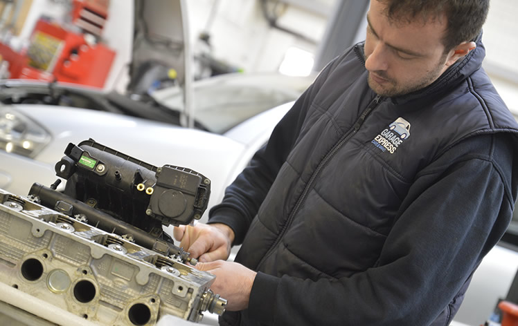 expert car engine technicians